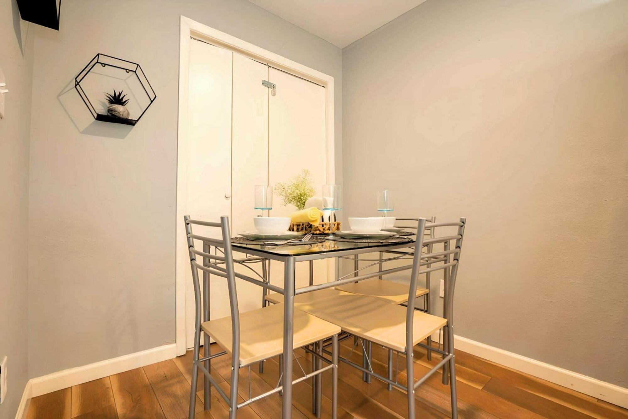 Convenient & Cozy Retreat L Hobby L Downtown L Nrg Apartment
