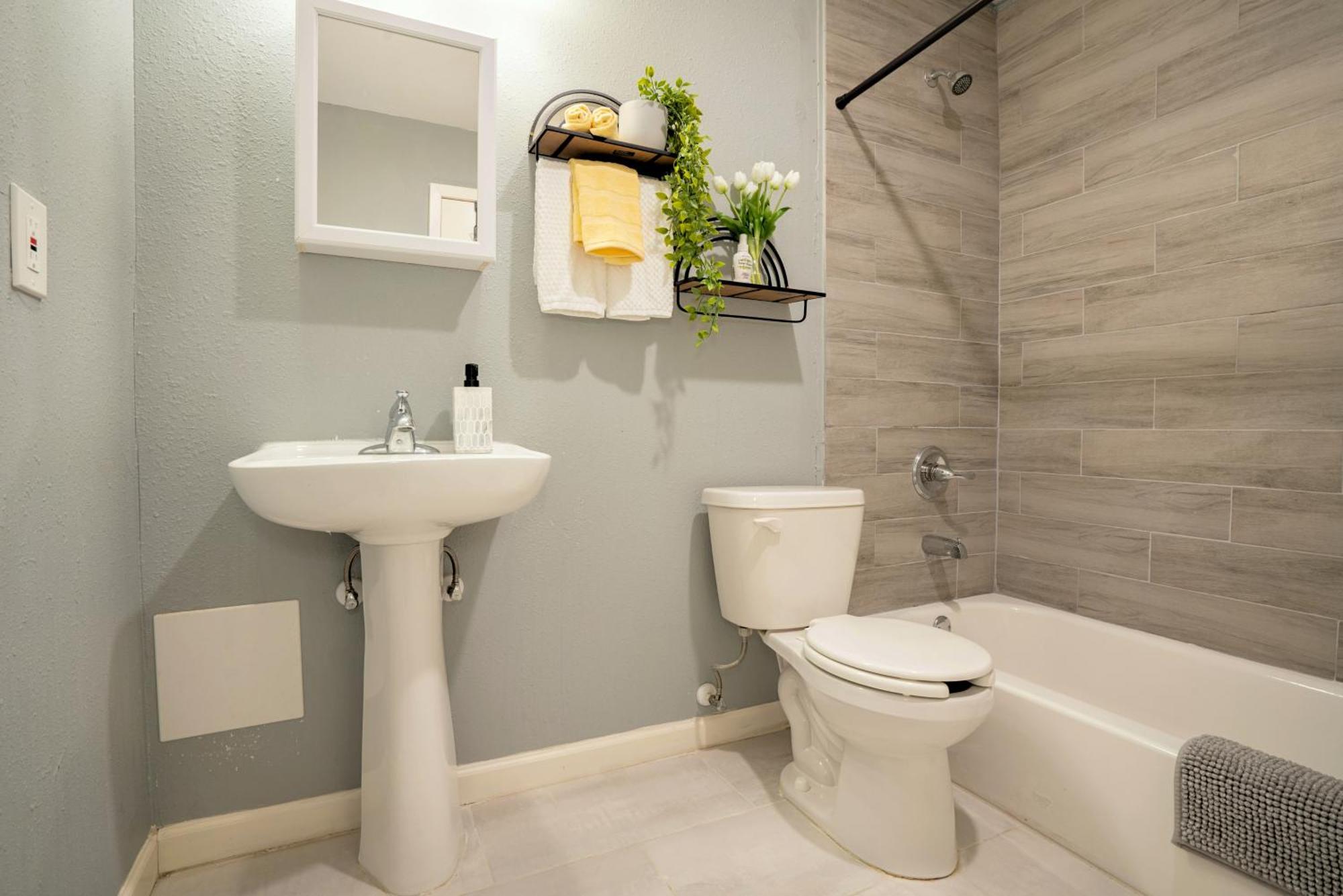 Convenient & Cozy Retreat L Hobby L Downtown L Nrg * Houston